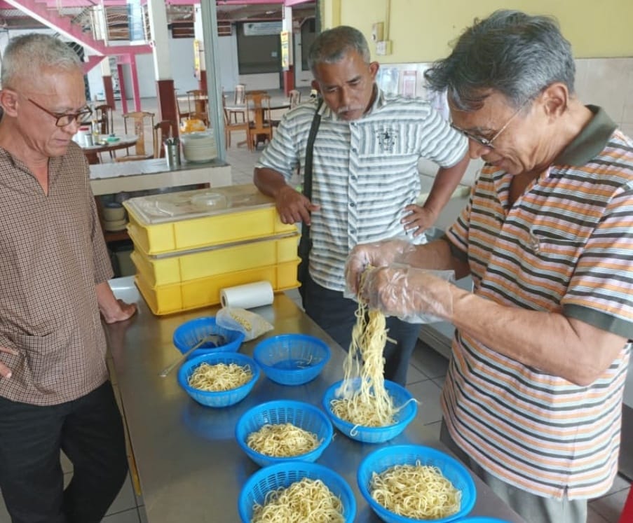AFIS team learning and assessing fresh yellow noodle production